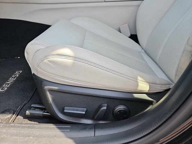 Used 2025 Genesis G70 2.5T AWD/4WD image 18