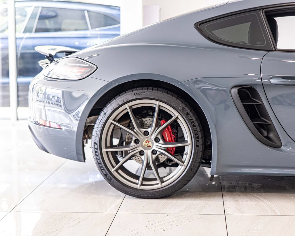 Used 2018 Porsche 718 Cayman S RWD image 12