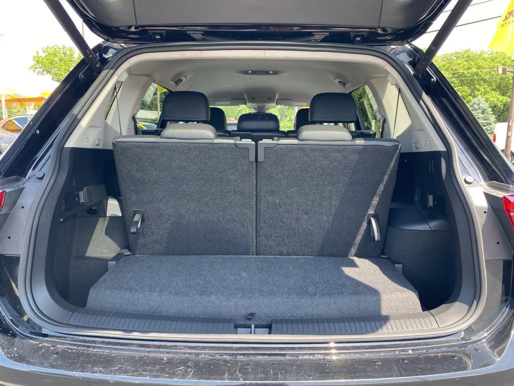 Used 2024 Volkswagen Tiguan SE image 9