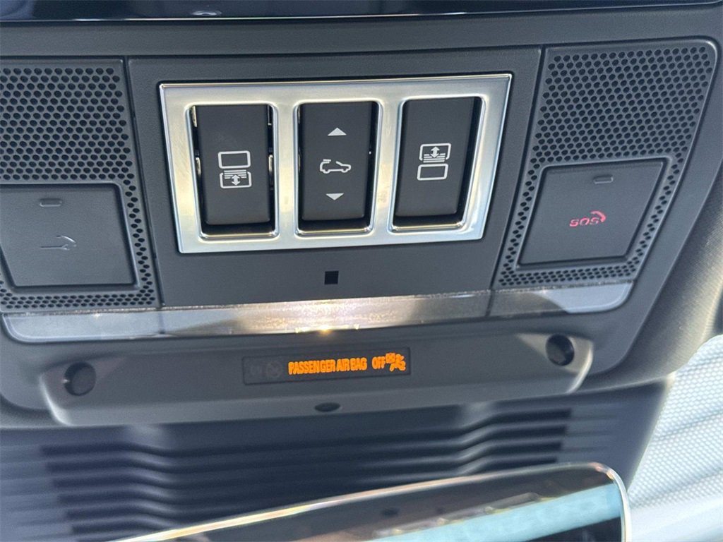 New 2025 Land Rover Discovery S image 23