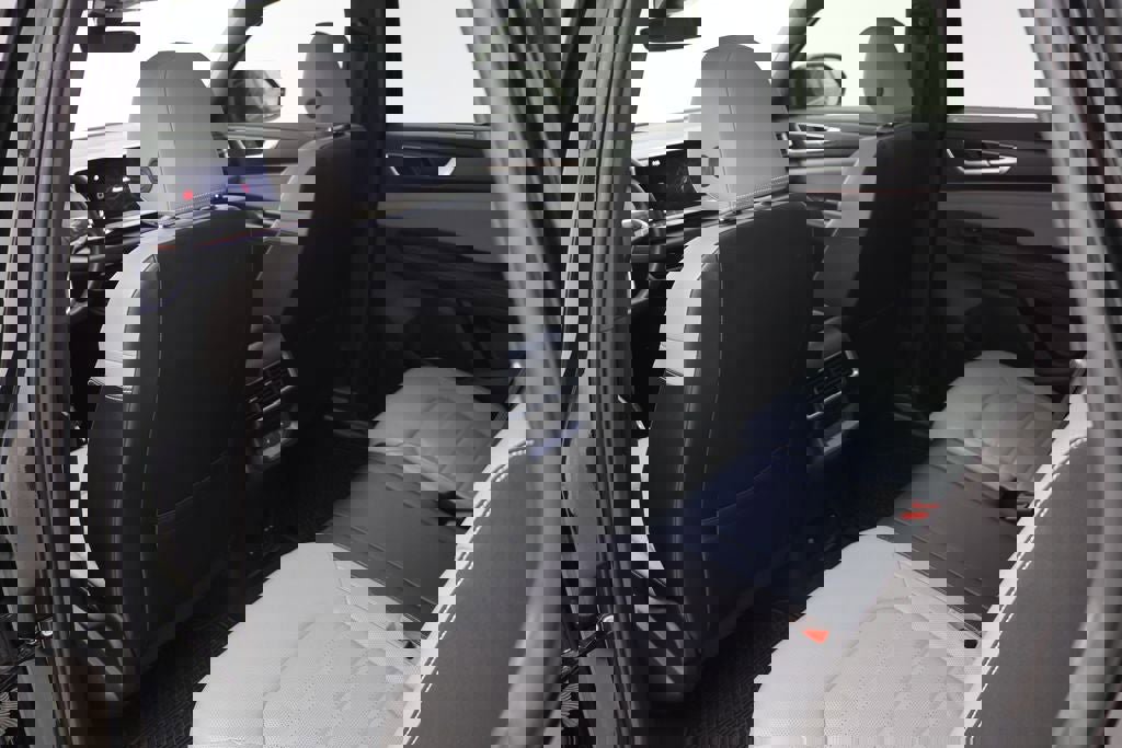 Used 2024 Volkswagen Atlas Cross Sport SEL R-Line image 11