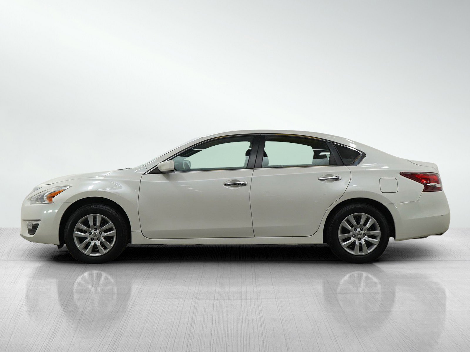 Used 2013 Nissan Altima 2.5 S image 2