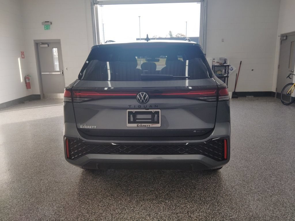 New 2026 Volkswagen Tiguan SE R-Line AWD/4WD image 4
