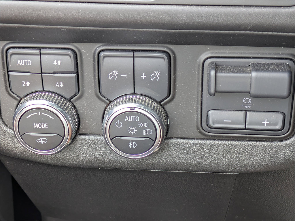 Used 2024 GMC Yukon XL Denali Ultimate AWD/4WD image 27