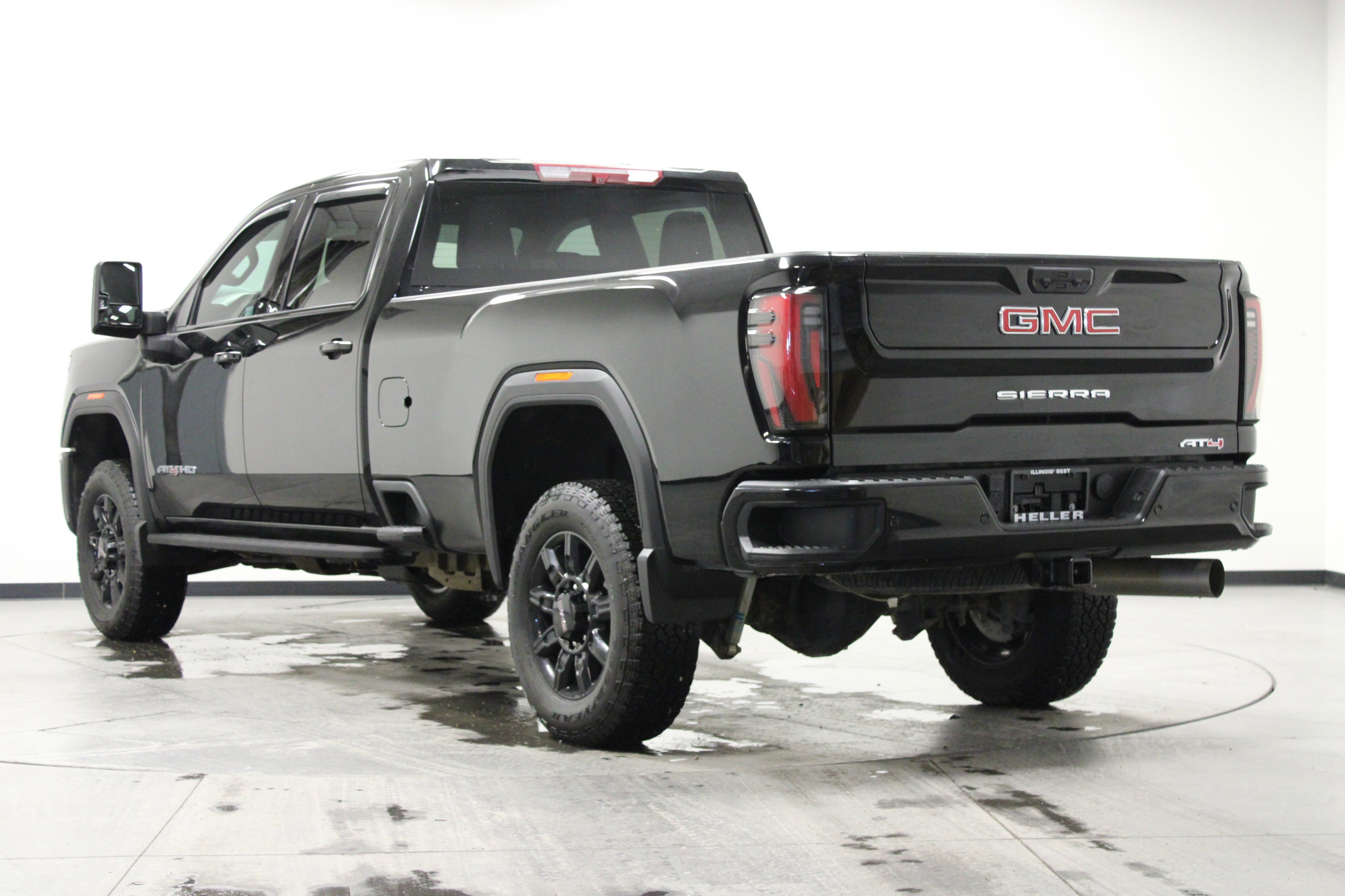 Used 2024 GMC Sierra 2500 AT4 AWD/4WD image 6
