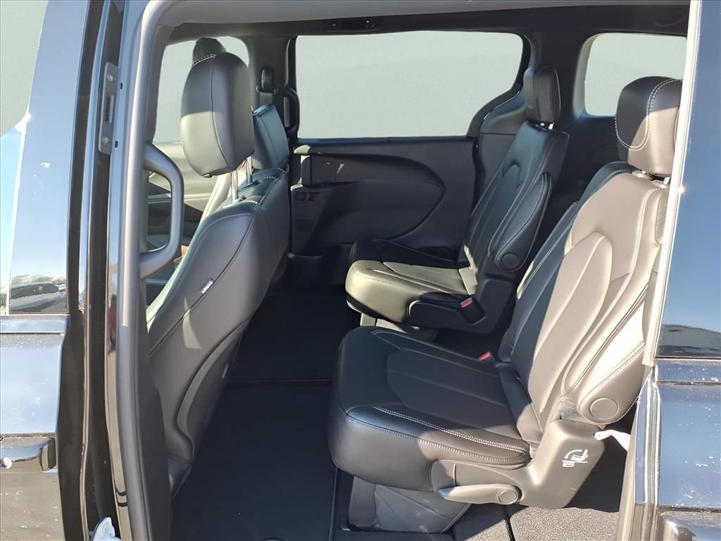 New 2026 Chrysler Pacifica Select w/ S Appearance Package AWD/4WD image 12