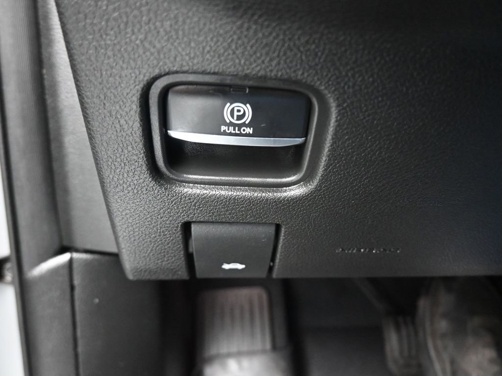 Used 2023 Jeep Grand Cherokee L Laredo AWD/4WD image 30