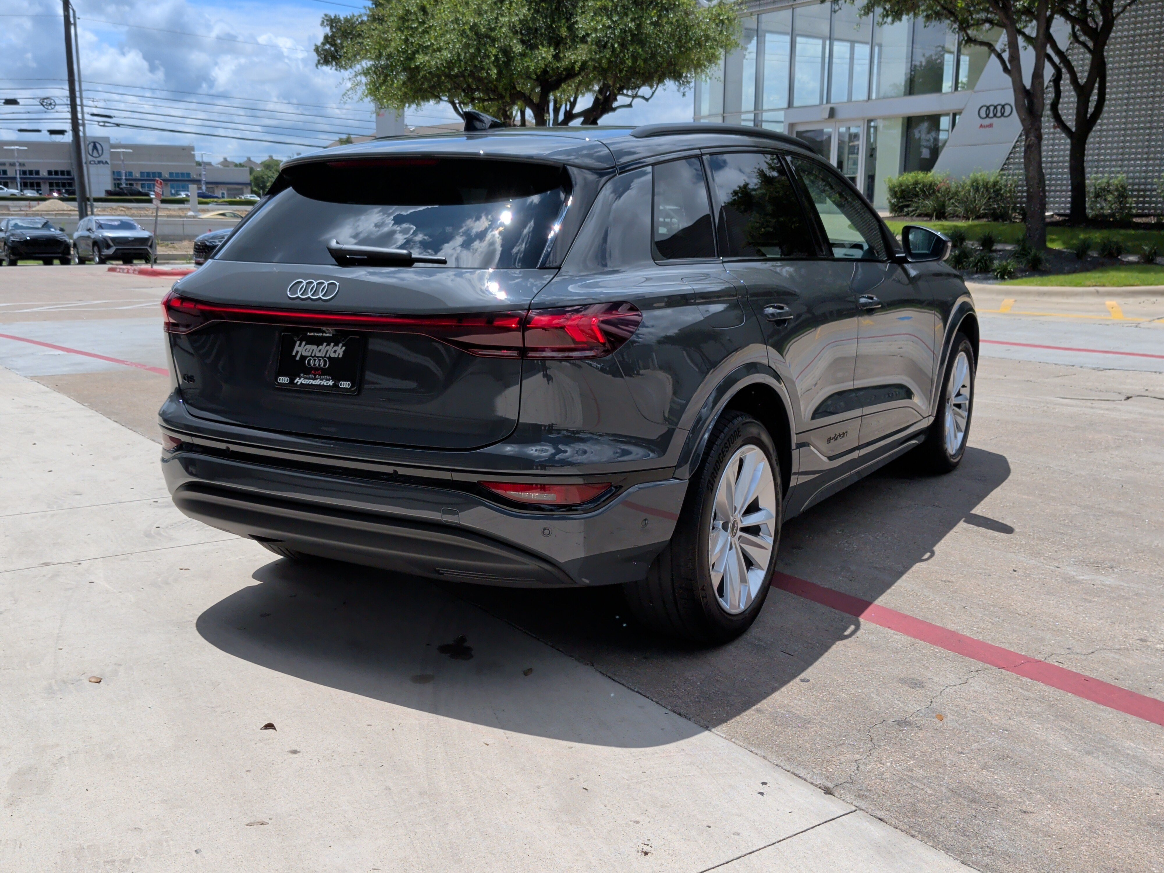 Used 2025 Audi Q6 e-tron Premium w/ Convenience Package RWD image 10