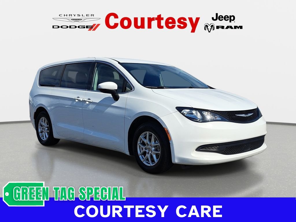 Used 2023 Chrysler Voyager LX FWD image 1