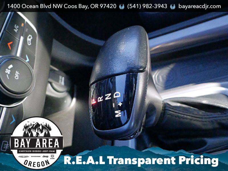 Used 2022 Dodge Charger SXT w/ Leather Interior Group image 18