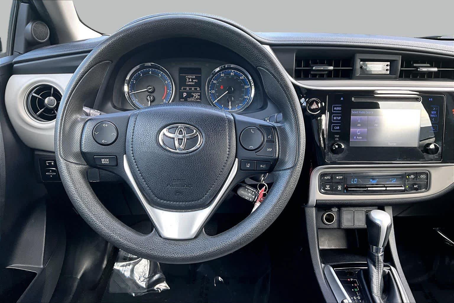 Used 2018 Toyota Corolla LE FWD image 6