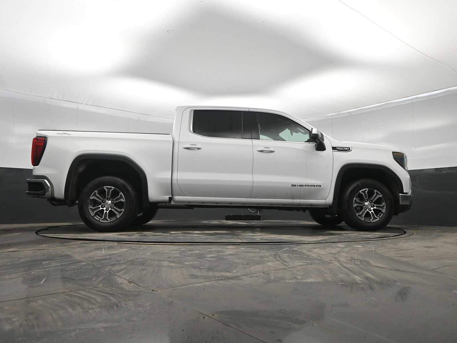 New 2026 GMC Sierra 1500 SLE w/ Preferred Package AWD/4WD image 37