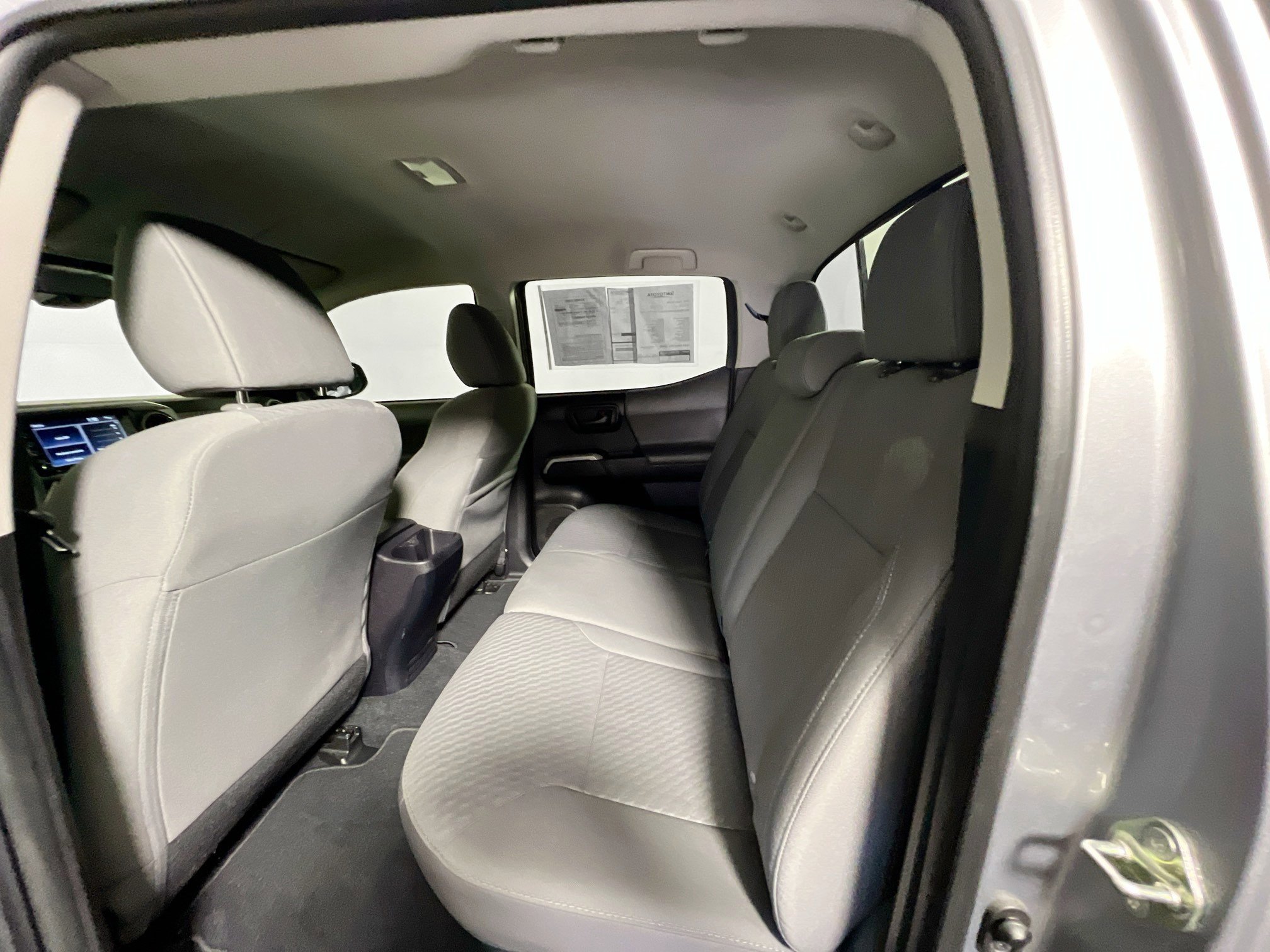 Used 2020 Toyota Tacoma SR5 w/ SR5 Appearance Package (SM) image 28