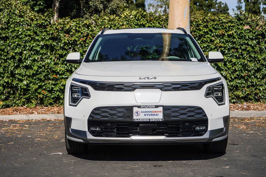 Used 2024 Kia Niro Wave w/ Wave Preserve Package FWD image 2