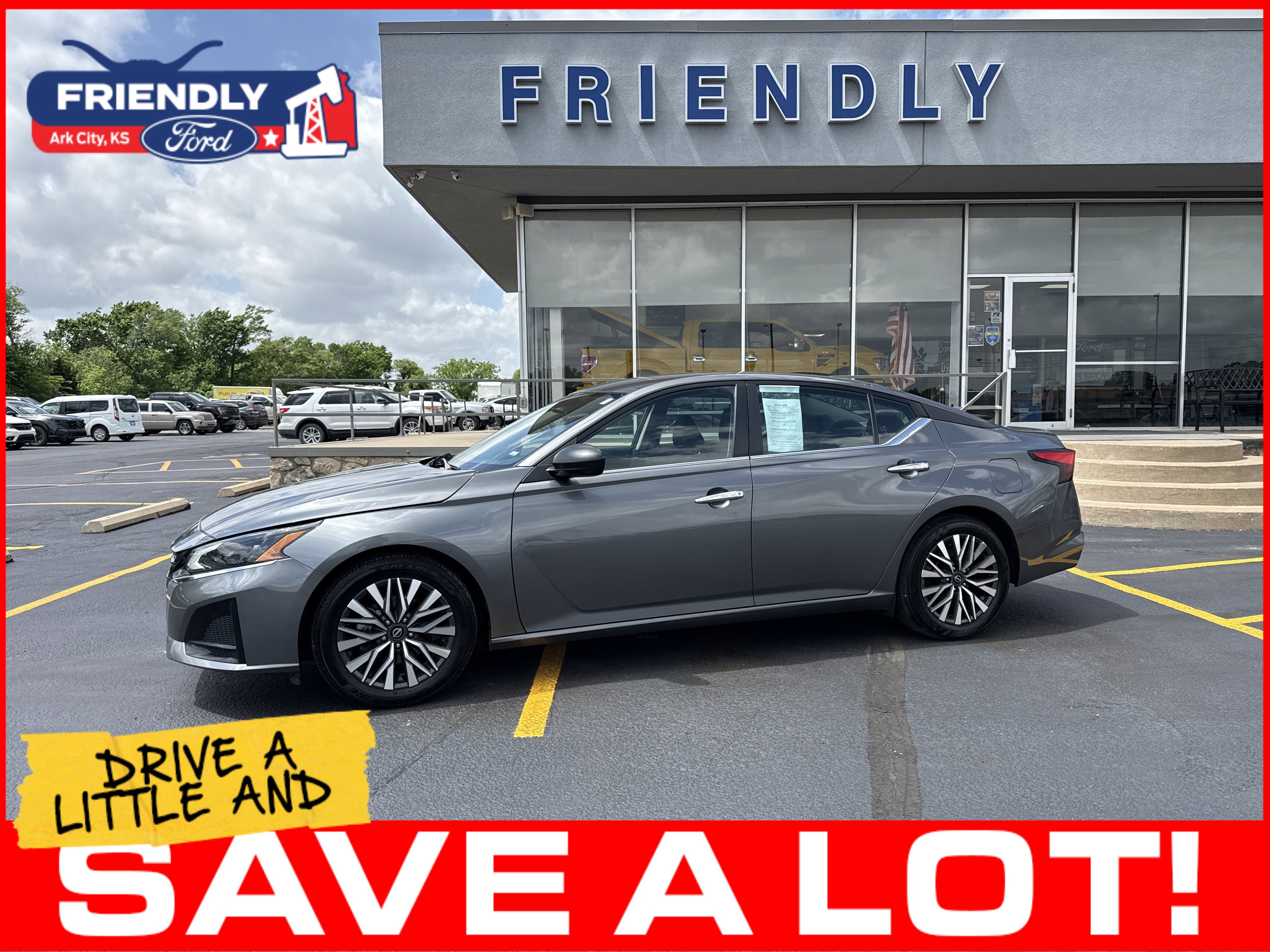 Used 2024 Nissan Altima 2.5 SV FWD image 2