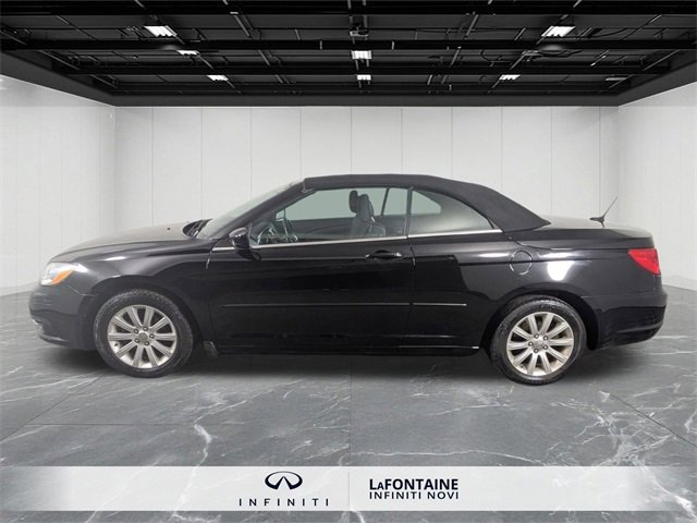 Used 2014 Chrysler 200 Touring image 2