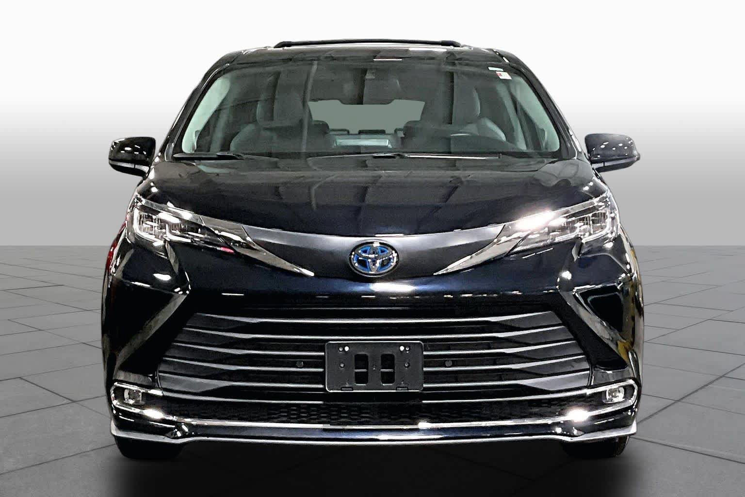 Certified 2023 Toyota Sienna XLE w/ XLE Plus Package AWD/4WD image 7