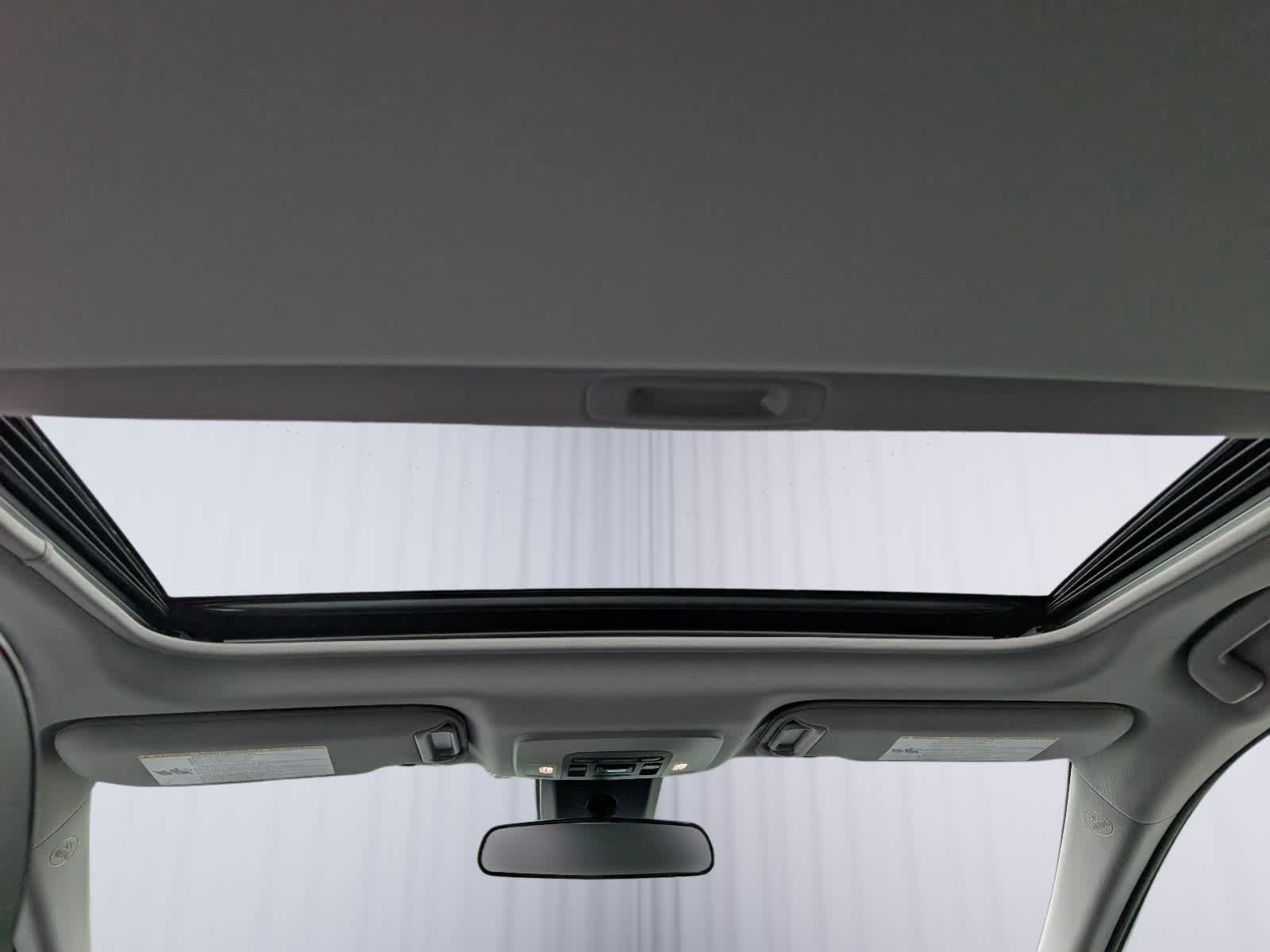 Used 2019 Toyota Camry SE w/ Carpet Mat Package FWD image 16