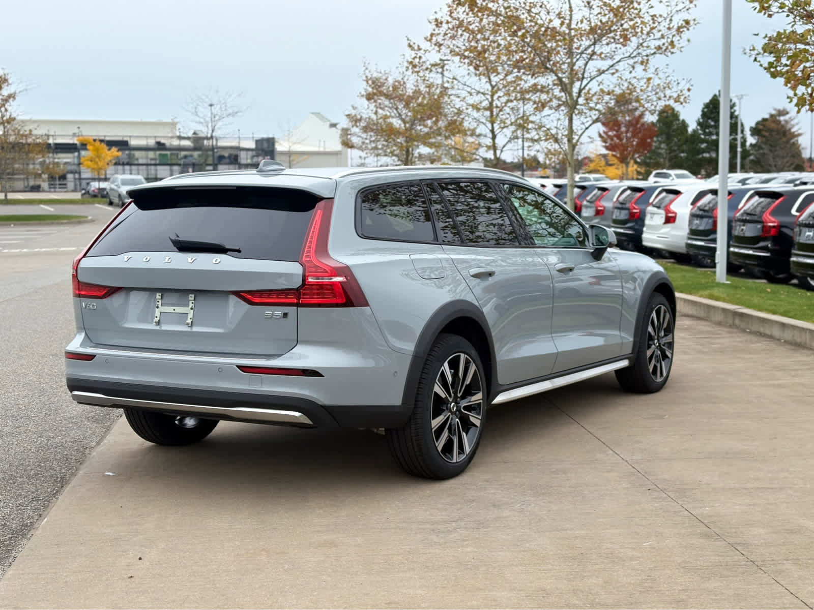 New 2026 Volvo V60 B5 Cross Country Ultra w/ Protection Package Premier AWD/4WD image 8
