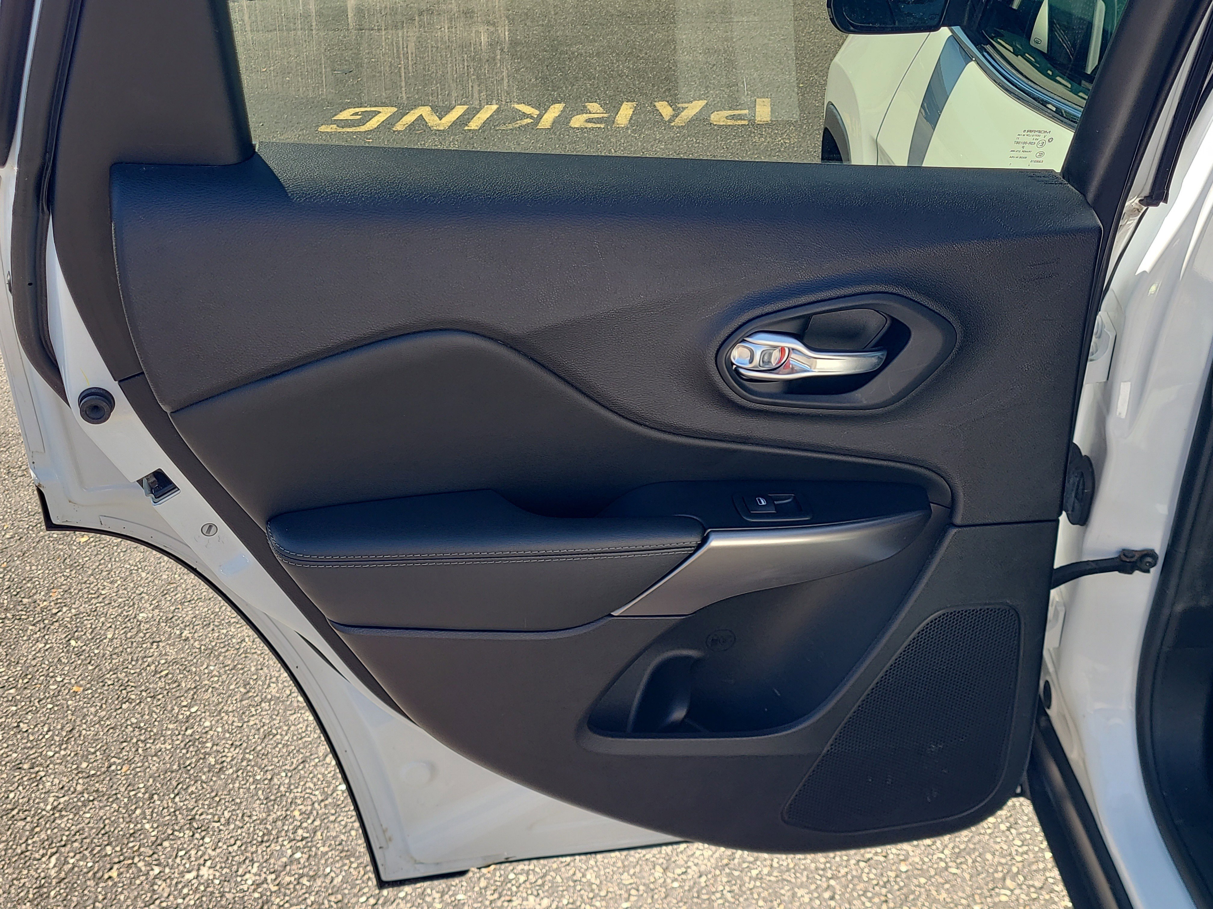 Used 2020 Jeep Cherokee Limited AWD/4WD image 10