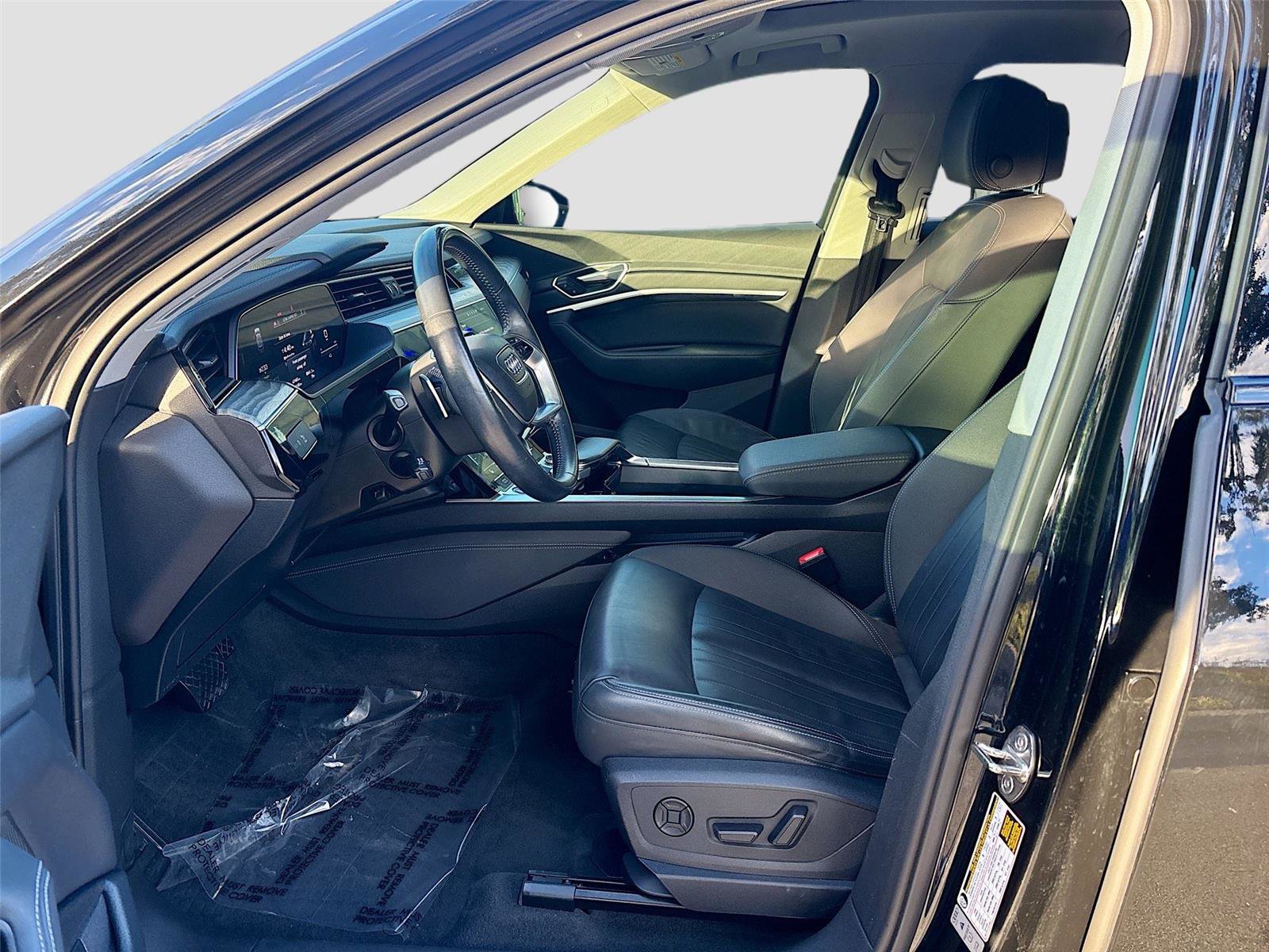 Used 2021 Audi e-tron Premium w/ Convenience Plus Package image 23