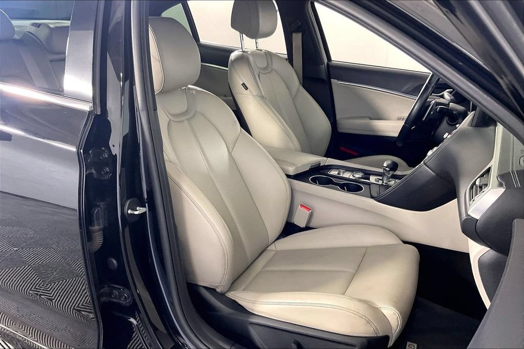 Used 2022 Genesis G70 2.0T RWD image 9