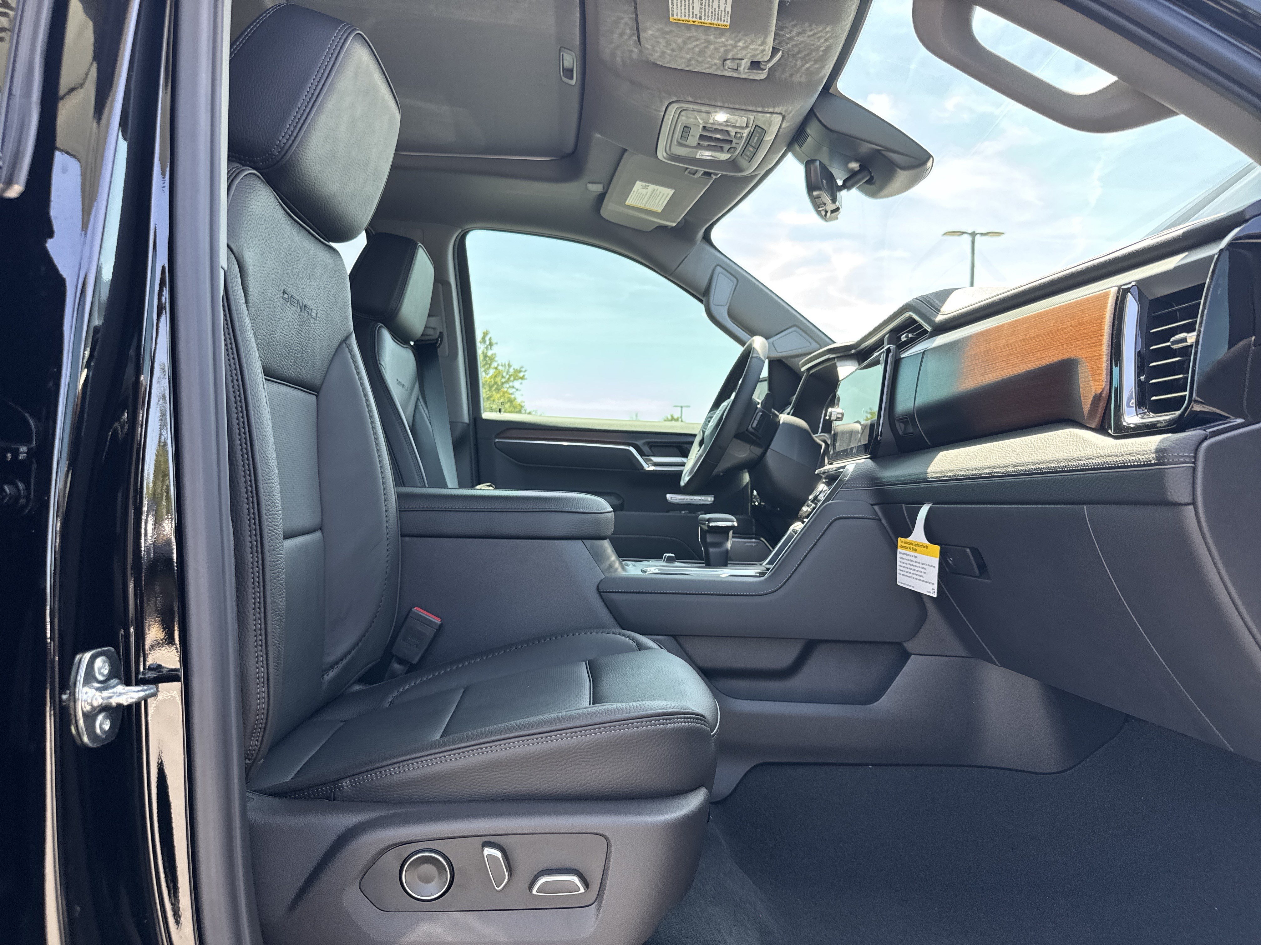 New 2026 GMC Sierra 1500 Denali w/ Denali Reserve Package AWD/4WD image 32