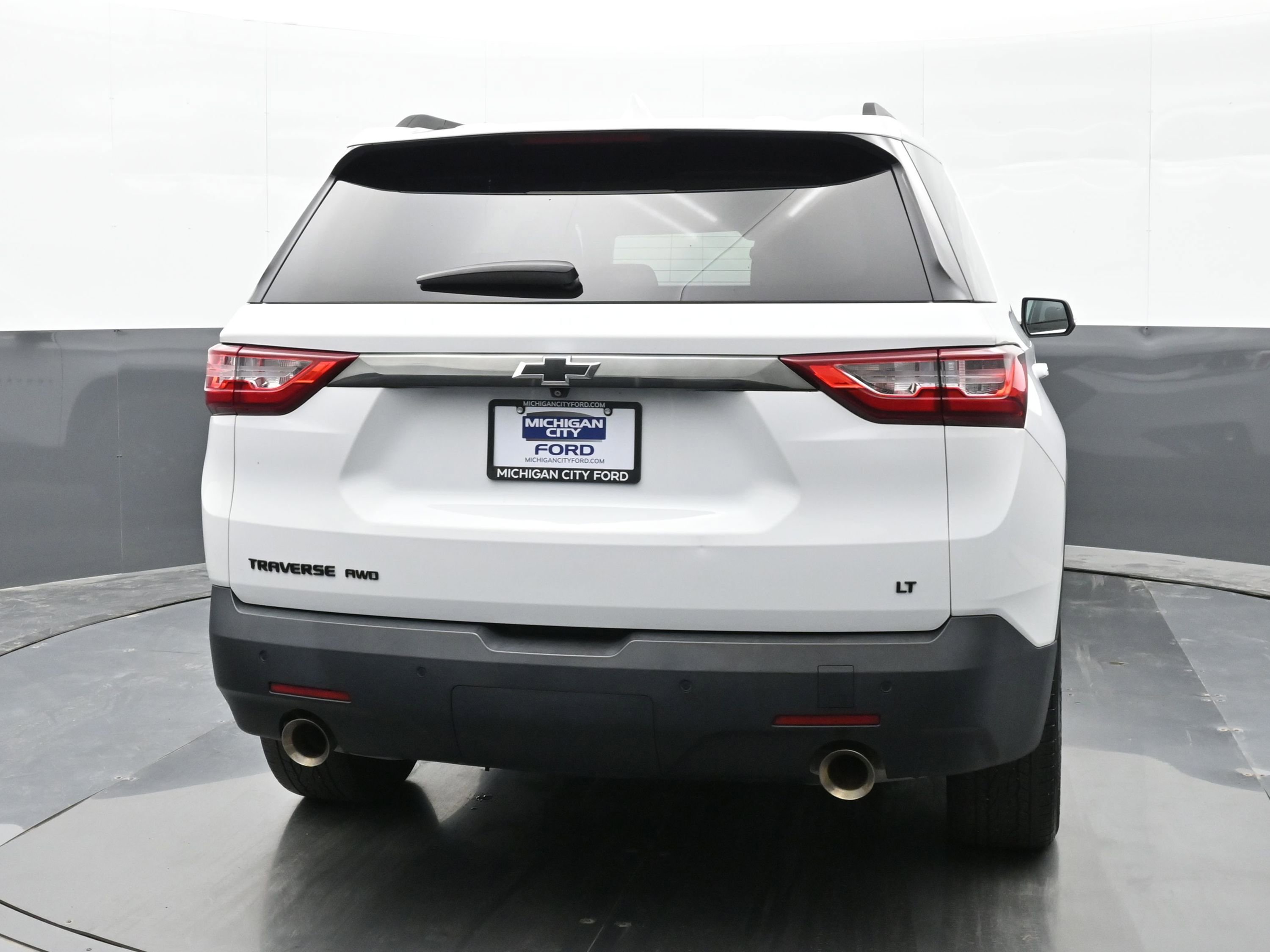 Used 2021 Chevrolet Traverse LT w/ LPO, Blackout Package image 3