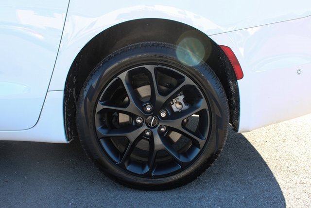 Used 2023 Chrysler Pacifica Limited w/ S Appearance Package image 46