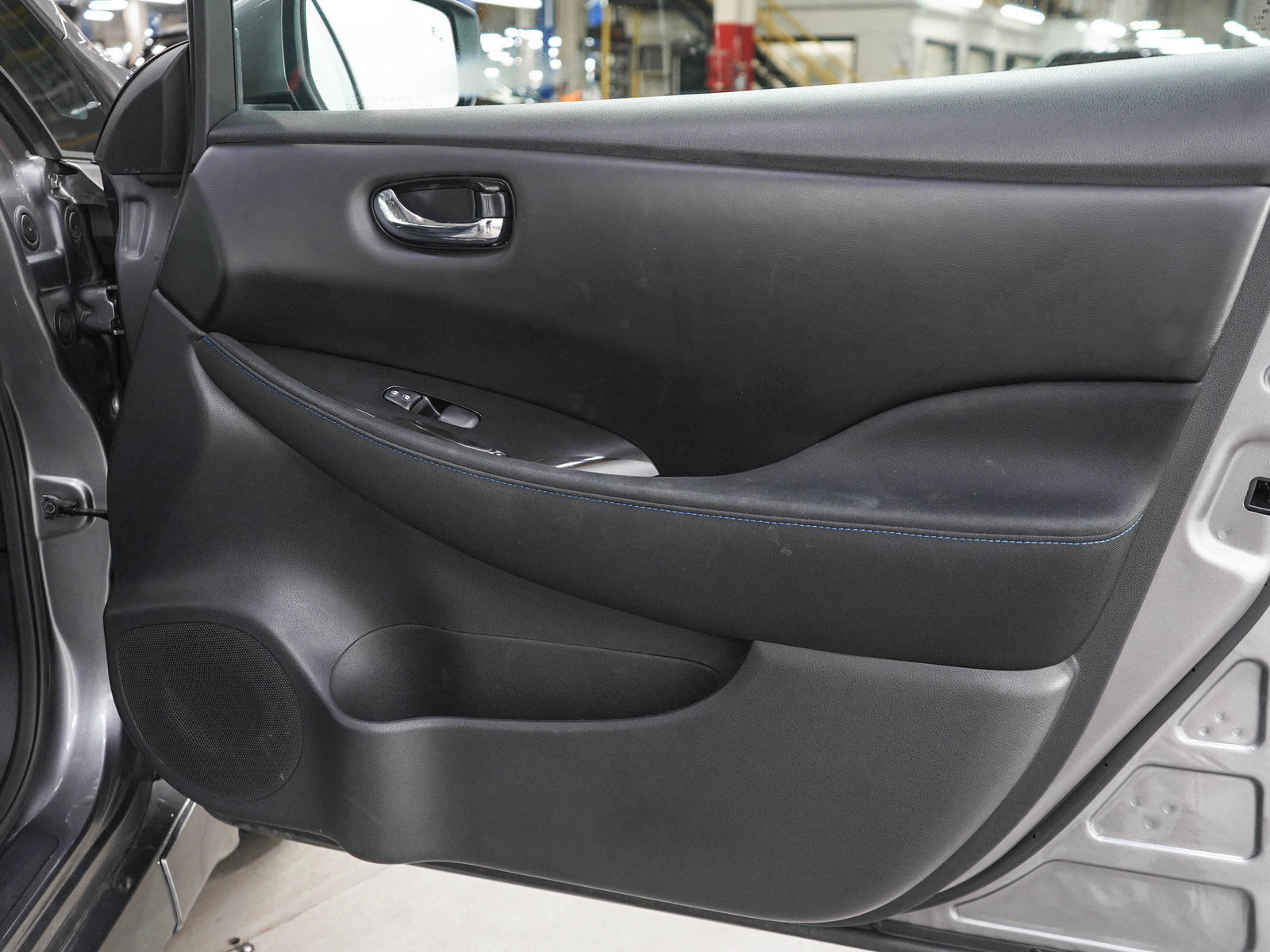 Used 2020 Nissan Leaf SV FWD image 9