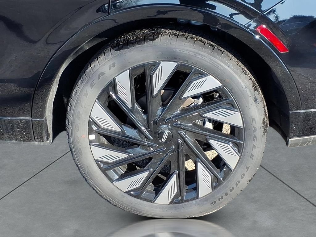 New 2025 Lincoln Nautilus Reserve w/ Jet Appearance Package AWD/4WD image 4