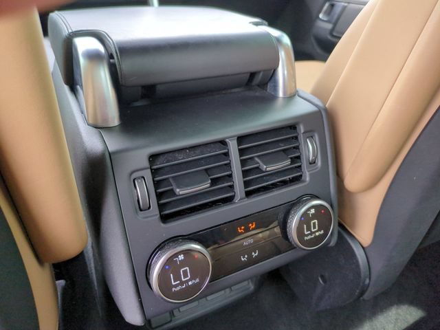 Used 2023 Land Rover Discovery Metropolitan Edition AWD/4WD image 13
