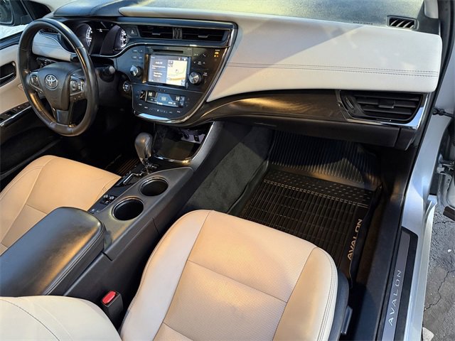 Used 2018 Toyota Avalon Limited image 19