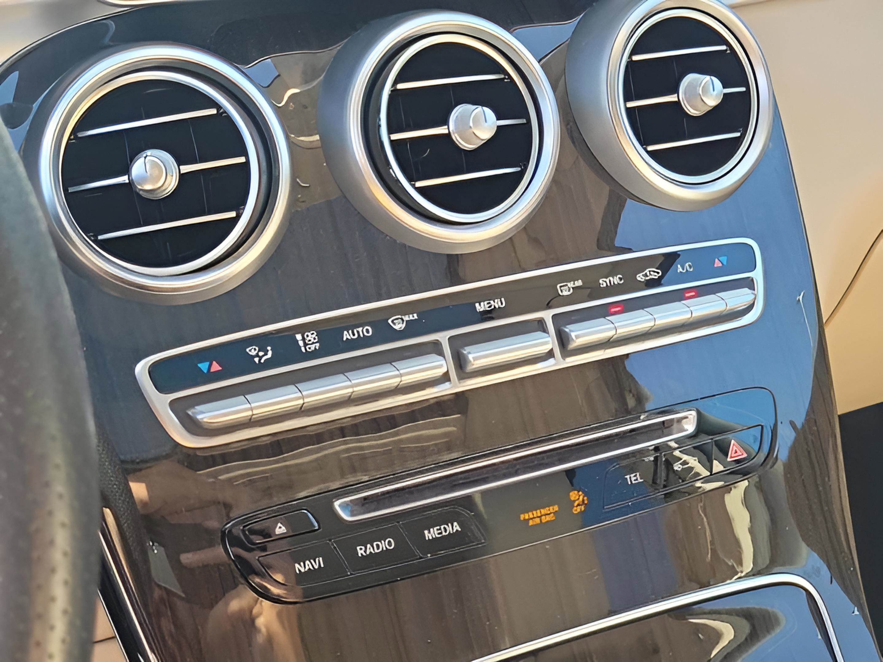 Used 2017 Mercedes-Benz GLC 300 4MATIC Coupe image 21