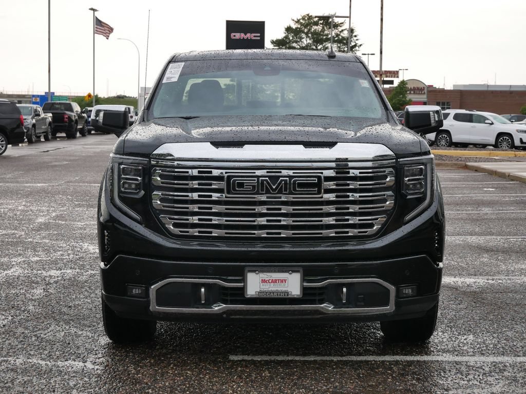 Used 2023 GMC Sierra 1500 Denali w/ Technology Package AWD/4WD image 4