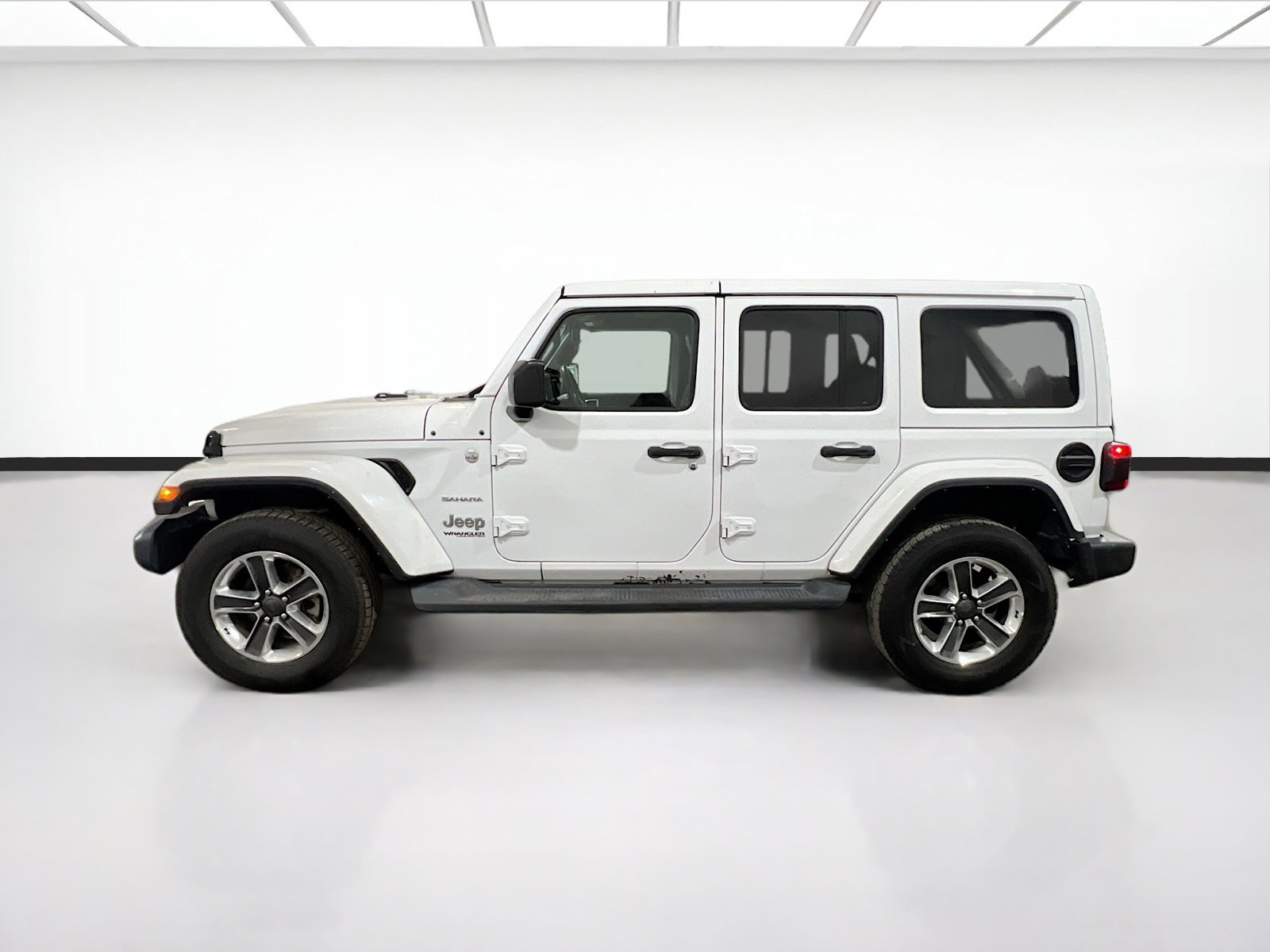 Used 2022 Jeep Wrangler Unlimited Sahara w/ LED Lighting Group image 23