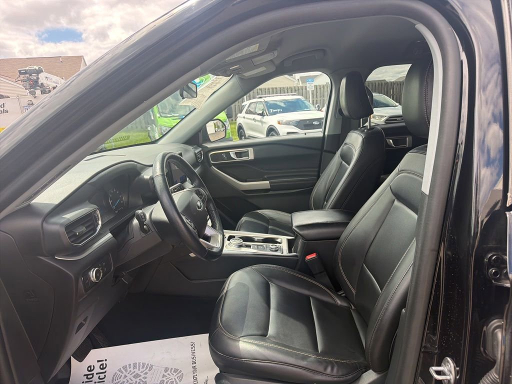 Used 2022 Ford Explorer XLT w/ Equipment Group 202A AWD/4WD image 21