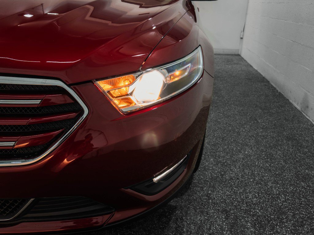Used 2016 Ford Taurus Limited image 5