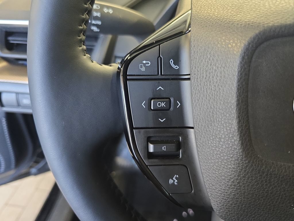 Used 2024 Toyota Prius XLE FWD image 17