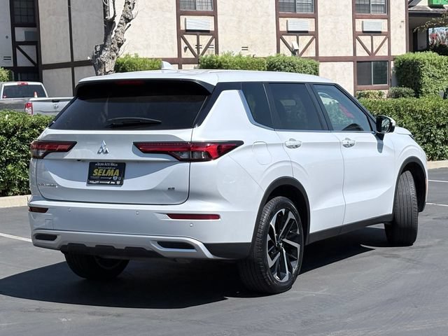 Used 2024 Mitsubishi Outlander SE Black Edition FWD image 5