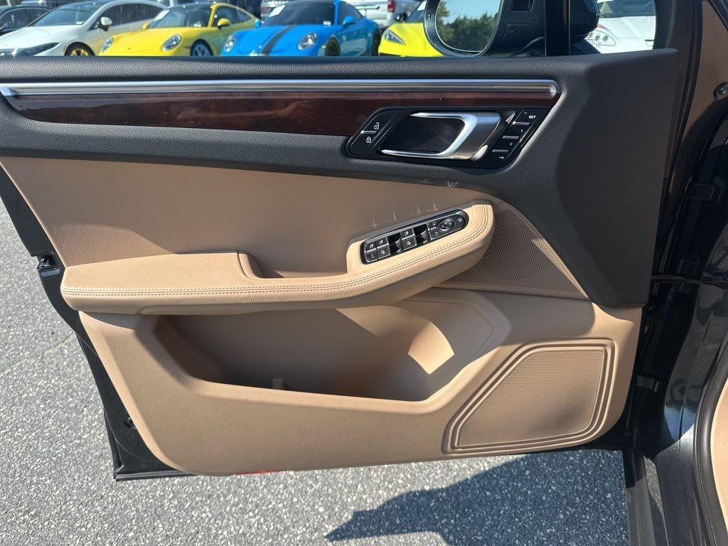 Used 2023 Porsche Macan Turbo image 28