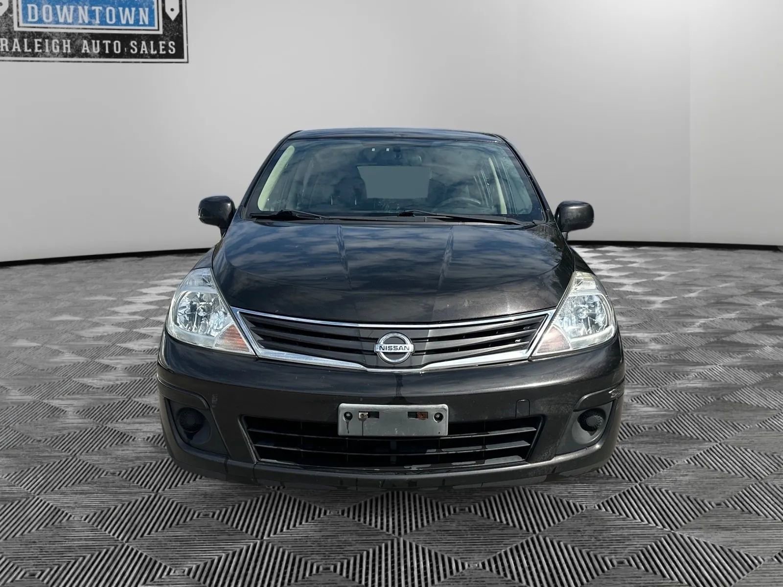 Used 2011 Nissan Versa 1.8 S w/ Plus Pkg image 3
