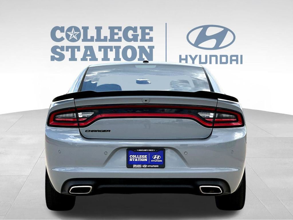 Used 2022 Dodge Charger SXT w/ Blacktop Package image 9