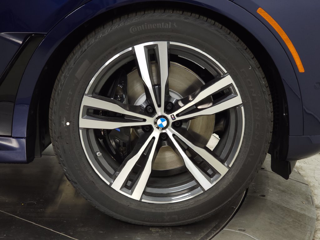 Used 2026 BMW X7 xDrive40i w/ M Sport Package AWD/4WD image 7