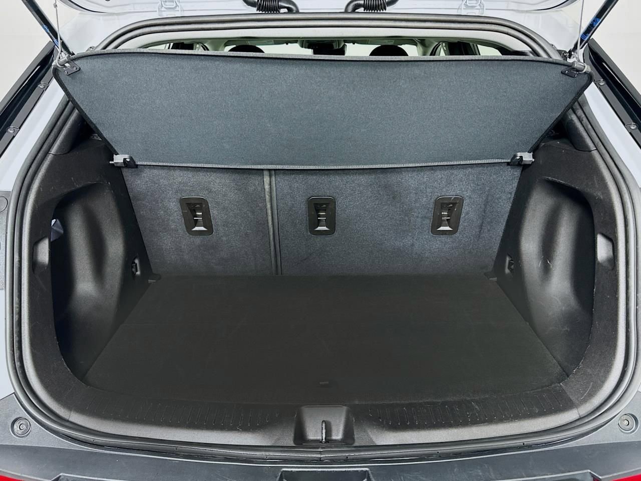 Used 2023 Chevrolet Bolt EUV LT FWD image 39