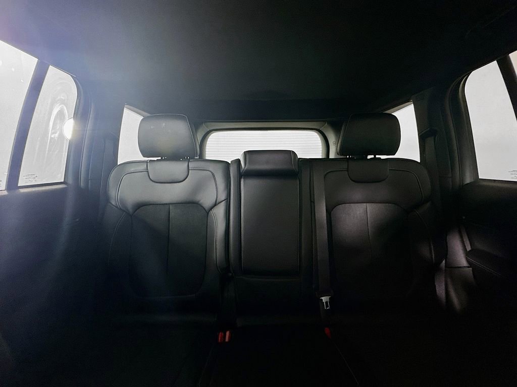 New 2025 Jeep Grand Cherokee Altitude image 10