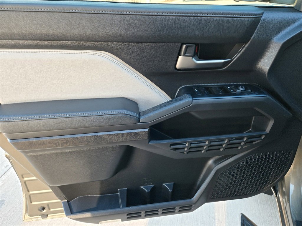 Used 2025 Toyota Tacoma Limited image 31