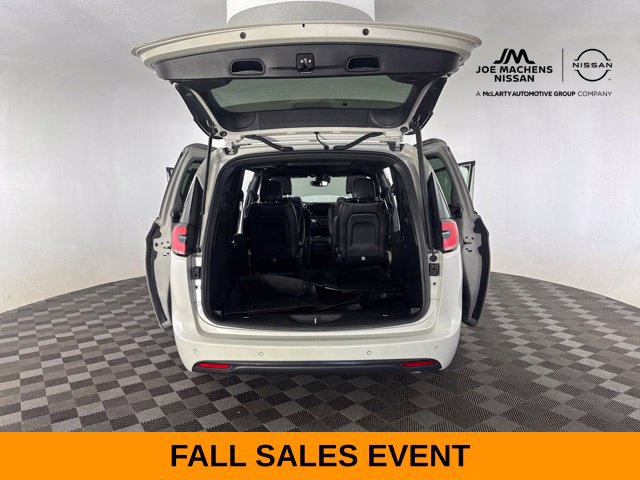 Used 2021 Chrysler Pacifica Limited w/ Uconnect Theater Family Group AWD/4WD image 30