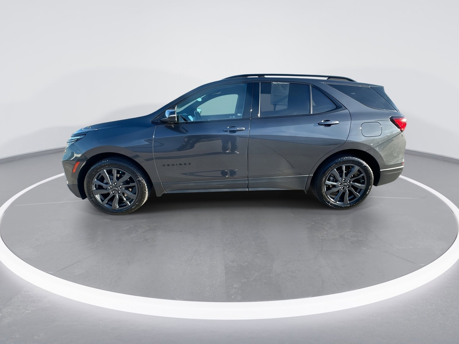 Used 2022 Chevrolet Equinox RS w/ Infotainment Package FWD image 5