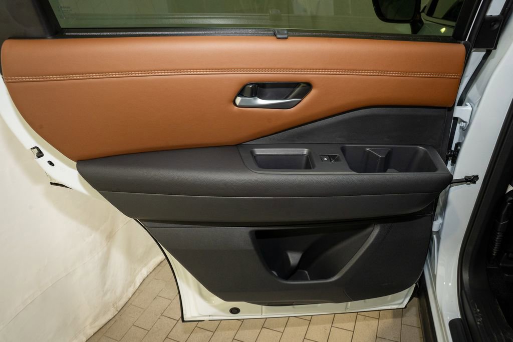 New 2026 Nissan Pathfinder Platinum image 14